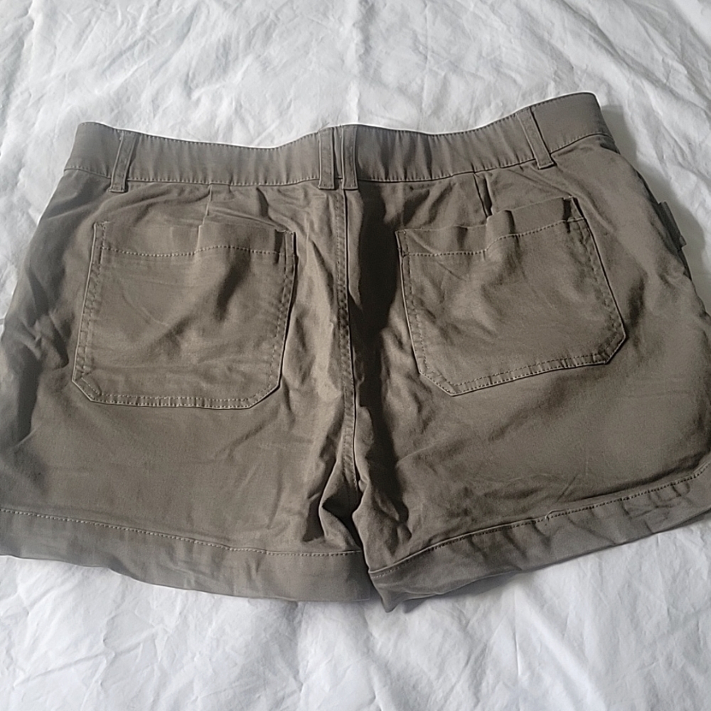 Democracy Olive Green Utility Shorts Women's Size 16 - Picture 2 of 5